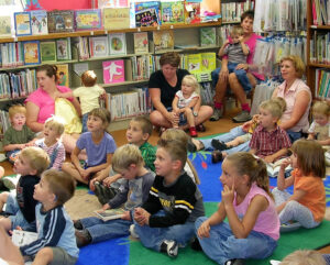 chlldren sitting on the floor of the Harney County Library listening to story hour